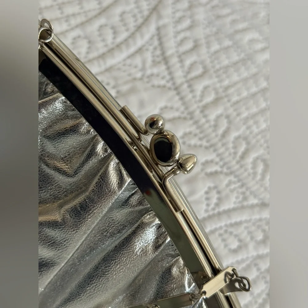 Vintage Harry Levine USA Silver Clutch - Picture 6 of 8